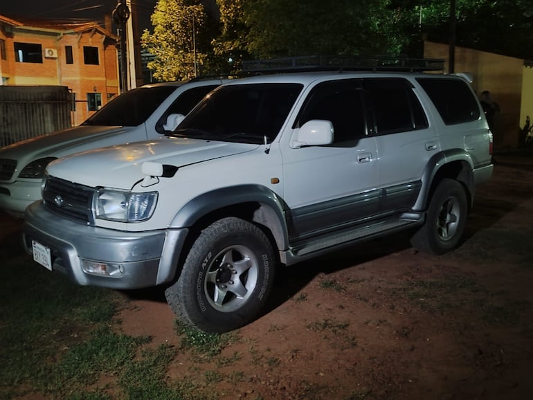 Esta camioneta fue recuperada en Mariano Roque Alonso y fue denunciada como robada en Asunción.