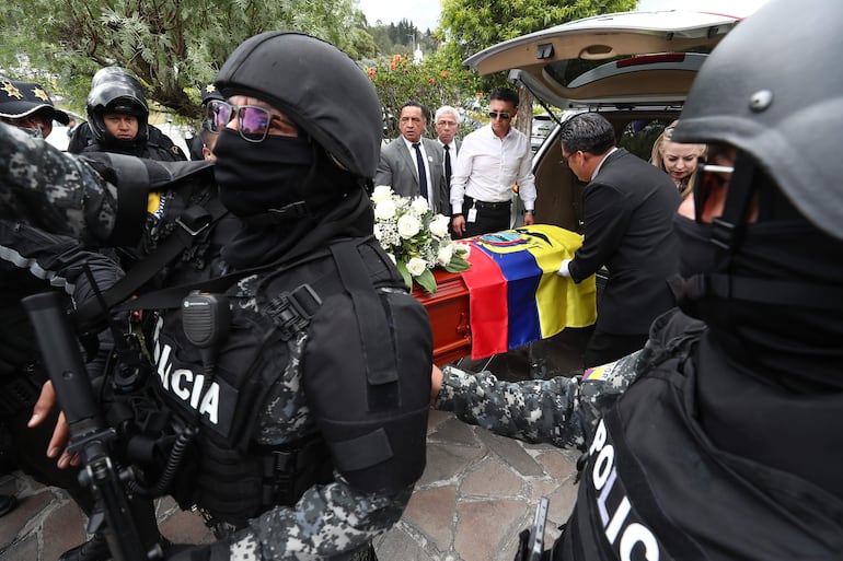 Trasladan el cuerpo del candidato presidencial Fernando Villavicencio hoy, en Quito (Ecuador). 