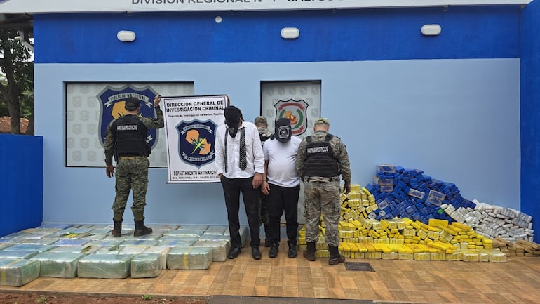 Detectan ómnibus con más de 1.300 kilos de marihuana, ocultos en un doble fondo, en la localidad de Corpus Christi.