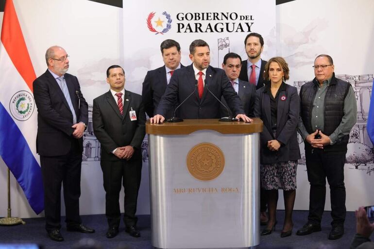 El vicepresidente de la República, Pedro Alliana, durante su intervención en la conferencia de prensa.