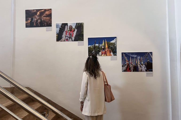 Vista de la exposición del fotógrafo paraguayo Fernando Allen este viernes en Madrid, la exposición "Jasy Kañy/Luna Escondida", que acoge el Museo de América en Madrid en colaboración con la Embajada de Paraguay en España, reúne 45 obras de Allen. 
