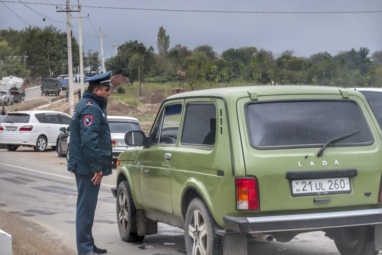 Casi 3.000 armenios que se vieron desplazados por la reciente operación militar azerbaiyana en Nagorno Karabaj llegaron a Armenia desde que comenzó su evacuación el domingo, informó hoy el Gobierno del primer ministro, Nikol Pashinián.