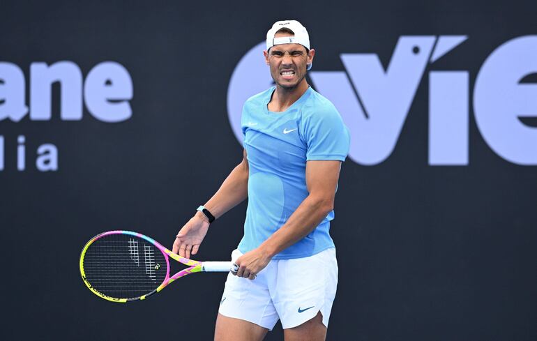 El tenista español Rafael Nadal, durante un entrenamiento previo al torneo Brisbane International en el Queensland Tennis Centre de Brisbane, Australia, este 28 de diciembre de 2023.