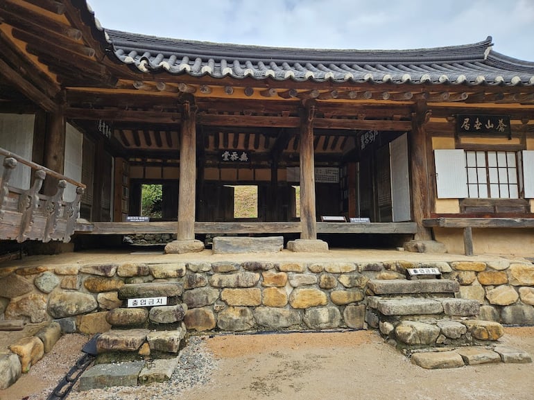 Un hanok (casa tradicional coreana) en el pueblo folklórico de Yangdong, en Gyeongju.