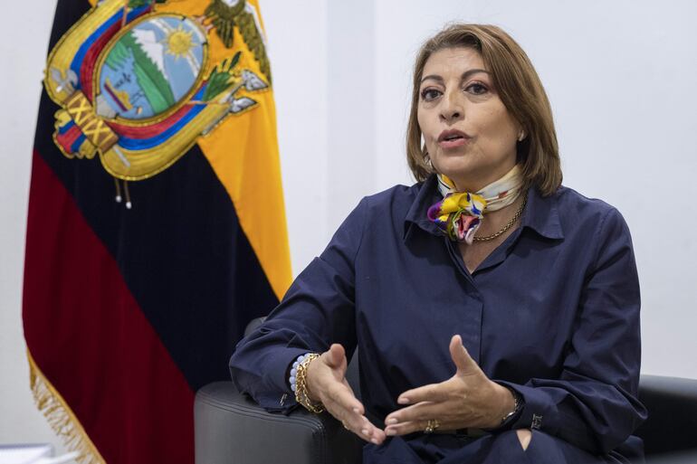 La embajadora de Ecuador en España, Wilma Andrade Muñoz, durante una entrevista con Efe este miércoles, en el consulado de Ecuador en Murcia. Wilma Andrade ha defendido este jueves en Murcia (este) la celebración de la Cumbre Iberoamericana del próximo noviembre en la ciudad ecuatoriana de Cuenca, y ha dicho que su calendario "debe mantenerse", como también las reuniones preparatorias que tendrán lugar en Quito y Valencia. EFE/ Marcial Guillén