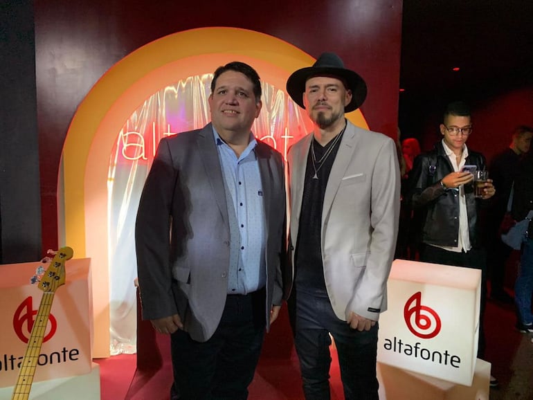 Sergio Cuquejo y Diego Serafini en uno de los eventos organizados en el marco de la ceremonia de los Latin Grammy.