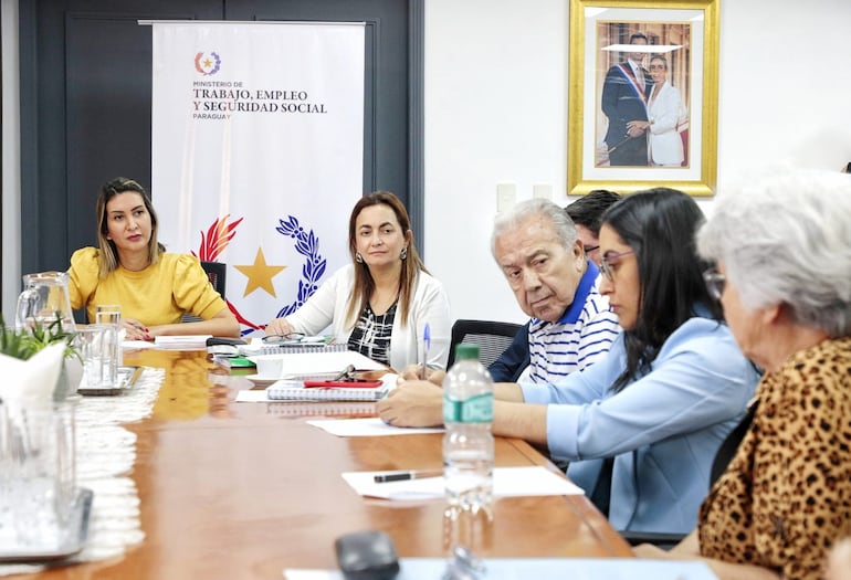 La ministra de Trabajo, Mónica Recalde, encabezó la Mesa de Diálogo sobre Seguridad Social.