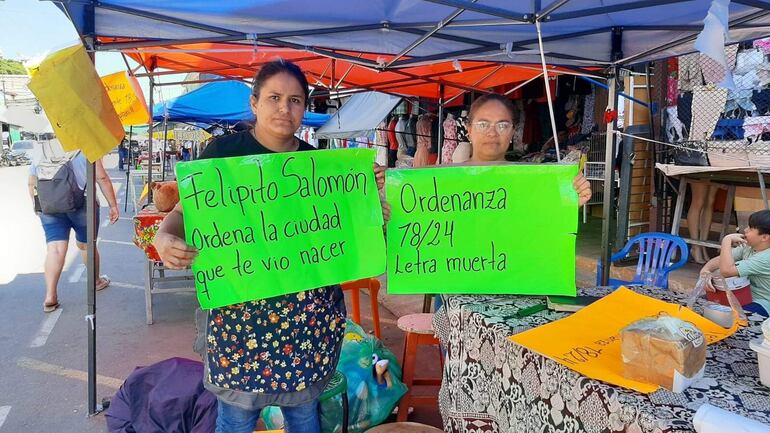 Los vendedores piden al intendente que haga respetar la ordenanza para que haya más control.
