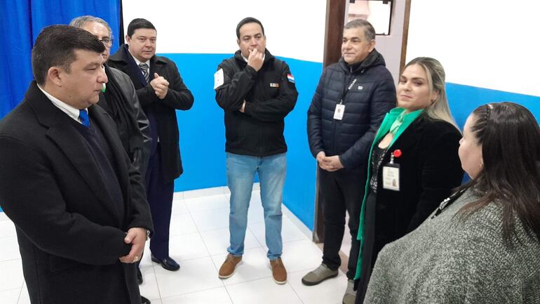 Las autoridades recorrieron las nuevas instalaciones y ahora se aguarda que el MSP equipe para que en la brevedad funcione el anhelado hospital.