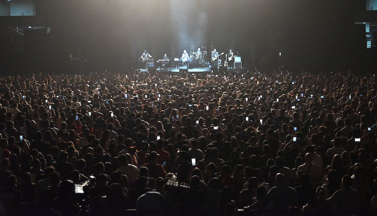 El público colmó el SND Arena para el regreso de Andrés Calamaro.