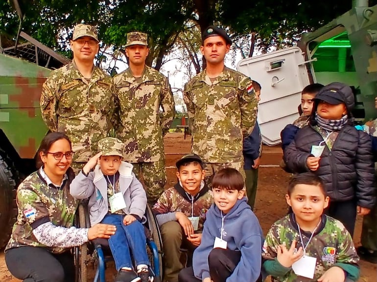 “Soldado por un día”, la jornada de puertas abiertas del Ejército Paraguayo, reunió a numerosos niños este sábado en el Cuartel.