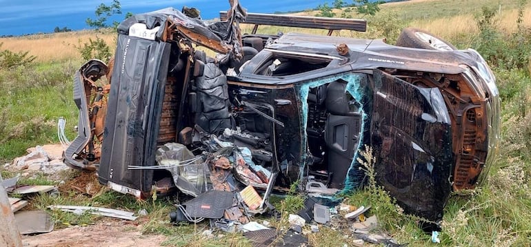 Totalmente destrozada quedó la camioneta siniestrada.