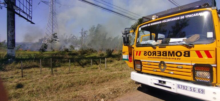 Bomberos controlaron el siniestro en la ruta camino a San Bernardino.