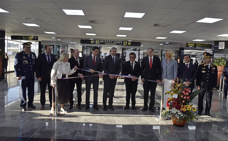 Mario Abdo Benítez inauguró el espigón norte del aeropuerto Silvio Pettirossi.