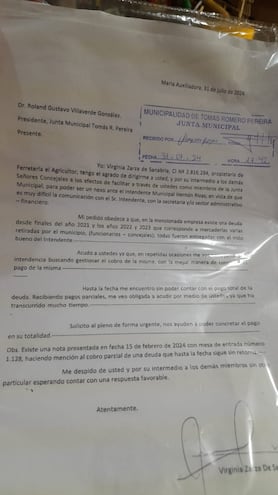 Nota presentada por la propietaria de una ferretería que reclama millonaria deuda al intendente de Tomás Romero Pereira, Hernán Rivas (ANR HC).