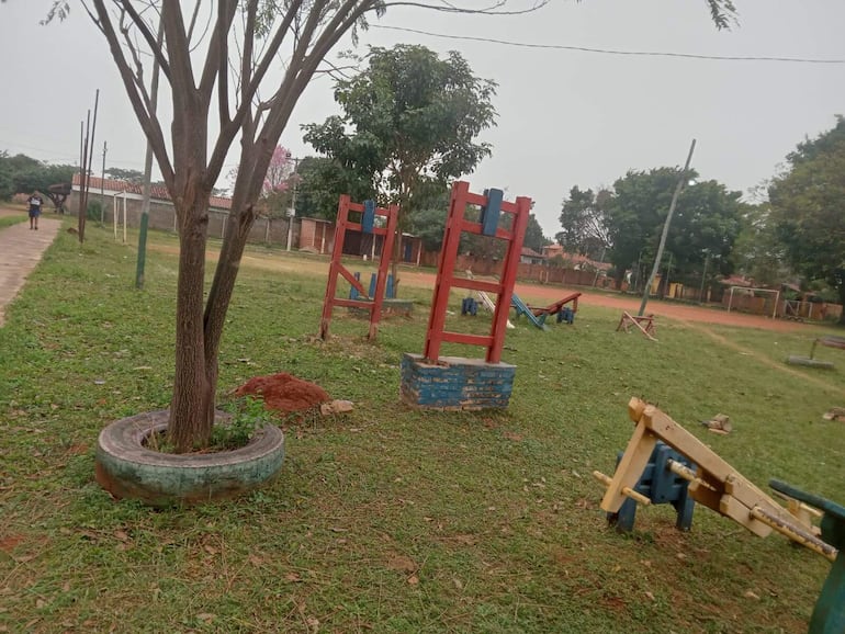 El parque de la plaza del barrio La Merced de J. Augusto Saldivar se encuentra en total estado de abandono.