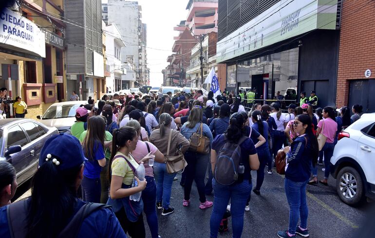 Los docentes marcharán hoy en el microcentro de Asunción.