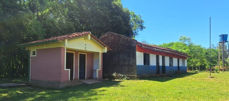 La Escuela Santo Domingo Obrero, que supuestamente fue beneficiada con la construcción de un salón en el 2023, no recibió obra alguna según declaraciones de su director.