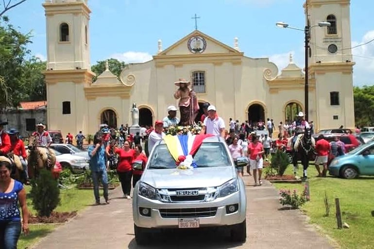 Feligreses honran a su protector espiritual Santo Tomás Apóstol.