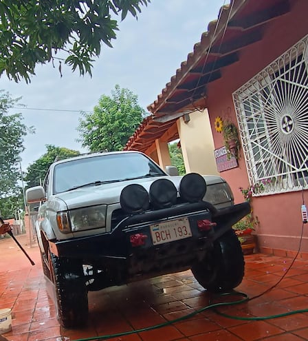 Hombre sufre el robo de su camioneta en pleno estacionamiento del IPS.