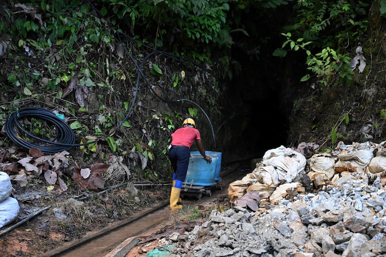 Un minero trabajando en una mina en la zona de Bolívar, Venezuela. (foto ilustrativa).