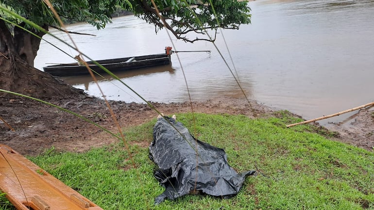 Hallan el cuerpo de un hombre desaparecido en el río Tebicuary en José Leandro Oviedo.