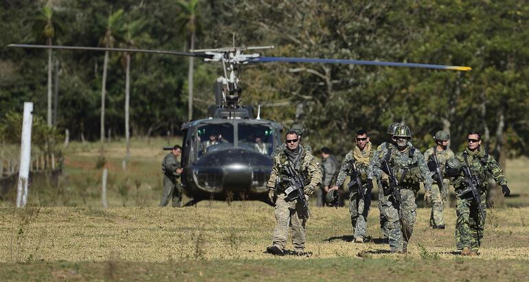 Santiago Peña emitió un decreto por el cual elementos militares podrán actuar en defensa interna en tres departamentos más.