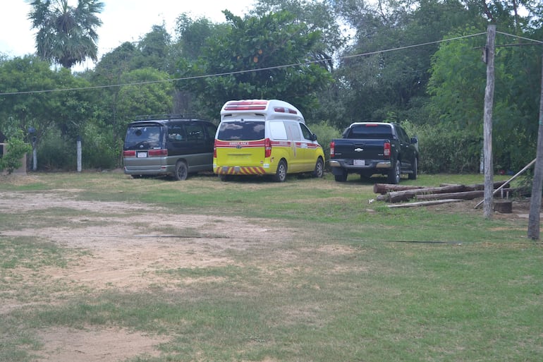 Esta ambulancia permanece de guardia en una comisaría sobre la ruta bioceánica, para realizar el transbordo de pacientes que llegan desde Olimpo y Bahía Negra.