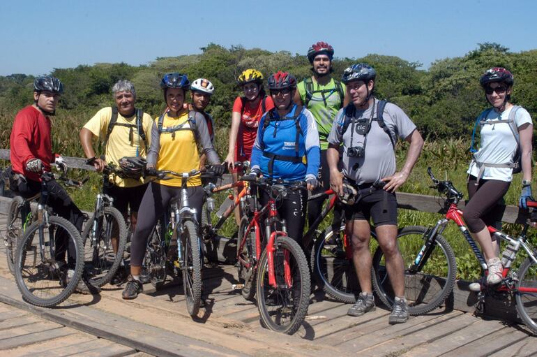 Parte del circuito de Aventura Paraguay incluye la comunidad Ache de Cerro MorotĨ. Los corredores podrán subir hasta la cima.