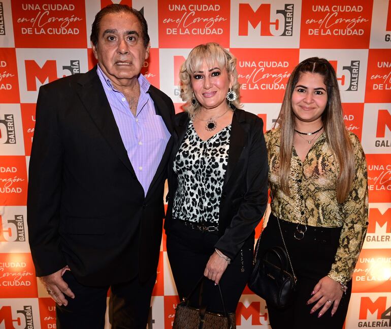 César Candia, Inés Insfrán y Romina Candia.