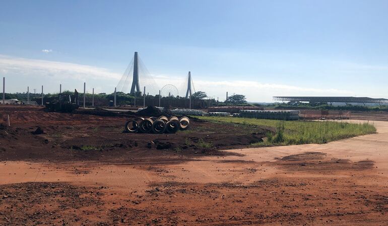 Así se ve la zona de obras de acceso al Puente de la Integración, que estarán  concluidas en aproximadamente dos años.