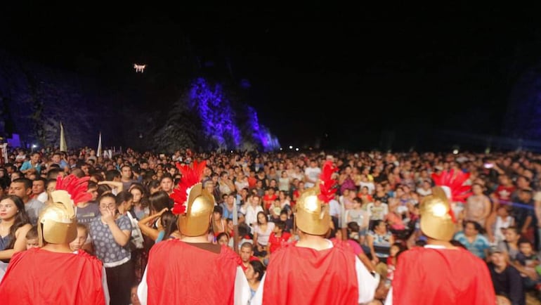 Multitudinaria representación de la Semana Santa.