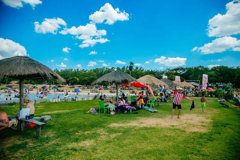 La maravillosa Laguna Blanca es un espacio público privado ubicada en el distrito de Santa Rosa del Aguaray, considero como un punto  de distracción de los visitantes.