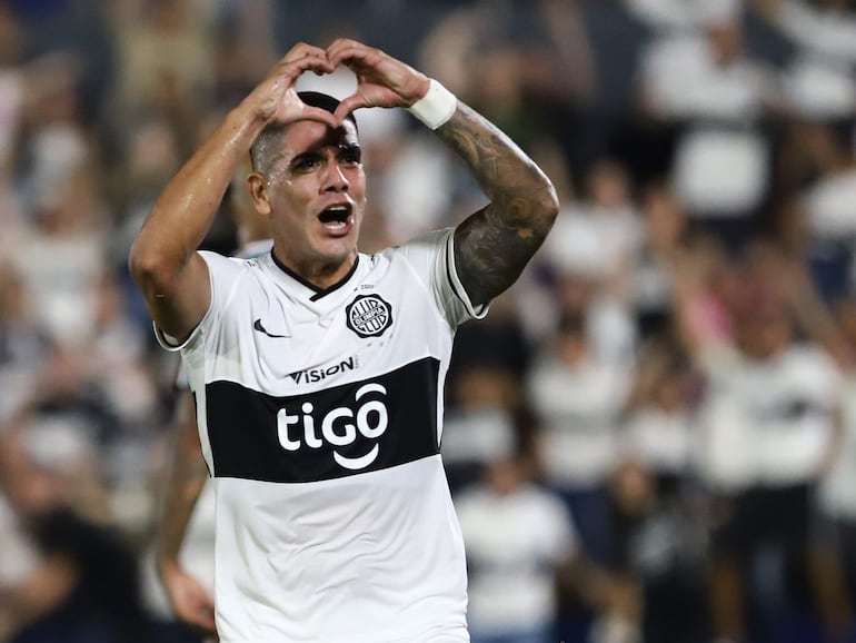 Jorge Recalde celebra un tanto de Olimpia en la fase previa de la Copa Libertadores.