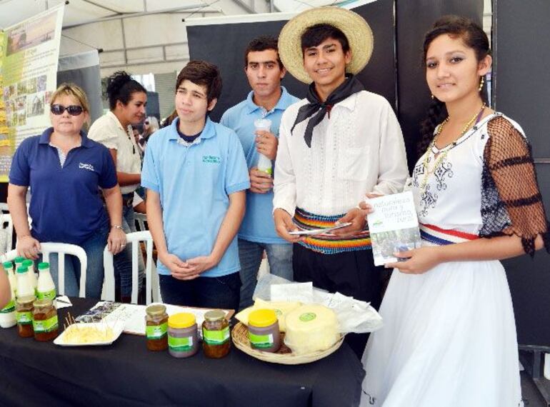 Escuela Agrícola Cerrito, donde se pueden apreciar los productos que elaboran. 