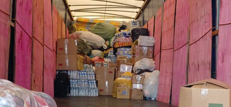 Las donaciones recibidas en el Puente de la Amistad, lado Foz de Yguazú.