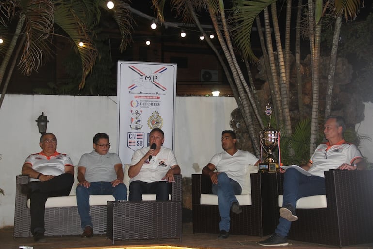 Participaron del lanzamiento de la segunda fecha del Campeonato Nacional de Motos Acuáticas, de izquierda a derecha, Nery Silva, Ronald Britos, Luis Alder, Rodrigo Medina y Adrián Servín.