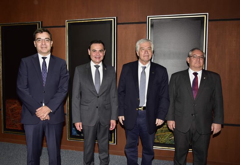 Octavio Ferreira, el canciller Rubén Ramírez, Carlos Jorge Biedermann y Fernando Fronciani.