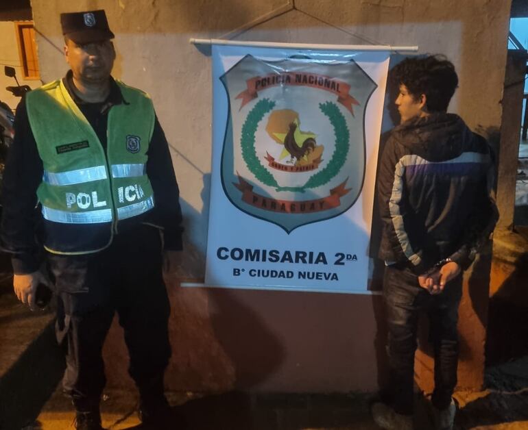 El presunto motochorro Félix Damián Morínigo Báez fue detenido por la policía.