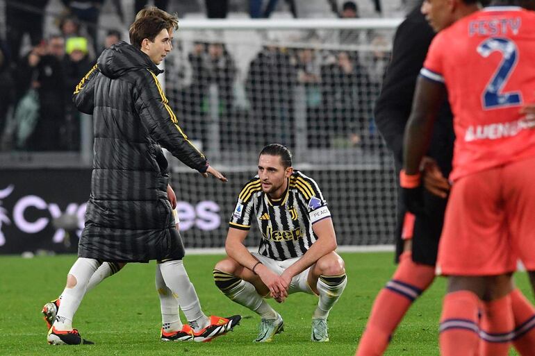 Turin (Italy), 12/02/2024.- Juventus' Adrian Rabiot shows his dejection after losing the Italian Serie A soccer match between Juventus FC and Udinese Calcio, in Turin, Italy, 12 February 2024. (Italia) EFE/EPA/MASSIMO RANA
