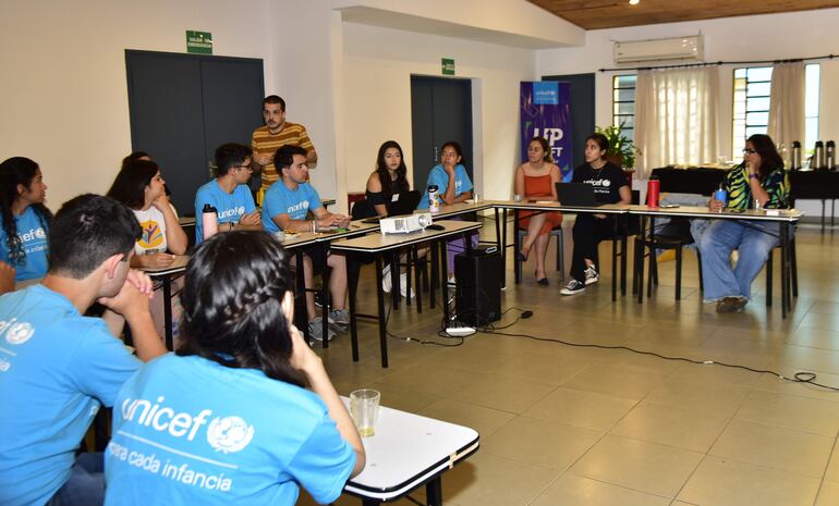 La especialista en salud mental de la sede regional del Fondo de las Naciones Unidas para la Infancia (Unicef) para América Latina y el Caribe, Andria Spyridou habló esta mañana con jóvenes.