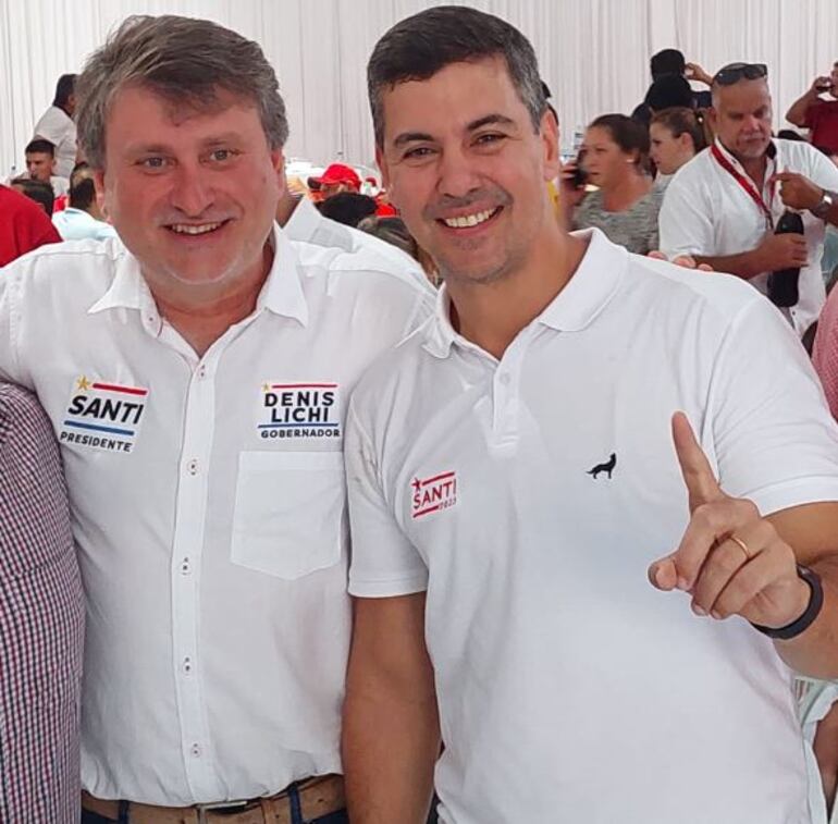 Denis Lichi junto con el presidenciable colorado Santiago Peña.