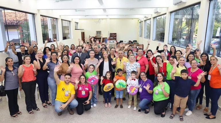 Docentes de Paraguarí, unen sus esfuerzos para desarrollar el proyecto educativo "Infancia feliz".