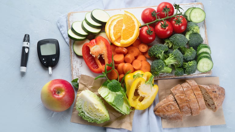 Una alimentación sana y la actividad física es fundamental para prevenir la enfermedades como la diabetes y la hipertensión, además de la obesidad.