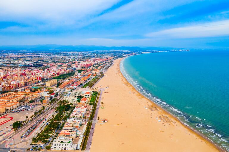 Vista aérea de la playa de Valencia, España.