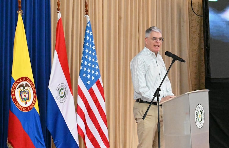 El embajador de Estados Unidos, Marc Ostfield, estuvo presente en la ceremonia de la Clausura del Curso Avanzado de Investigación de la Policía Nacional.