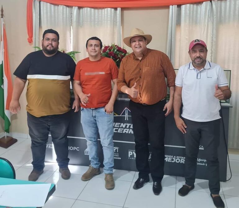 De izquierda a derecha: Oscar Penayo, Stiven Ramos, Juan Gualberto Ortiz y Jorge Medina, las nuevas autoridades, en la sesión donde participaron solo ellos.