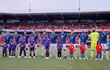 Los jugadores de la selección paraguaya entonan el himno nacional en la previa del amistoso frente a Panamá en el estadio Rommel Fernánez, en Ciudad de Panamá.