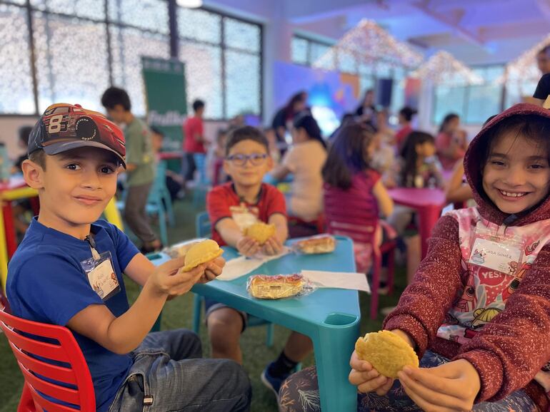 Niños expresan su contento por la colonia que los reúne.