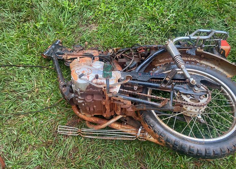 El biciclo quedó inservible y el conductor murió horas después del choque.